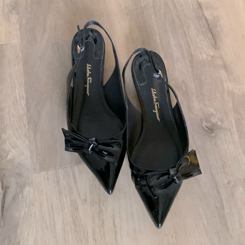 Patent bow flats.